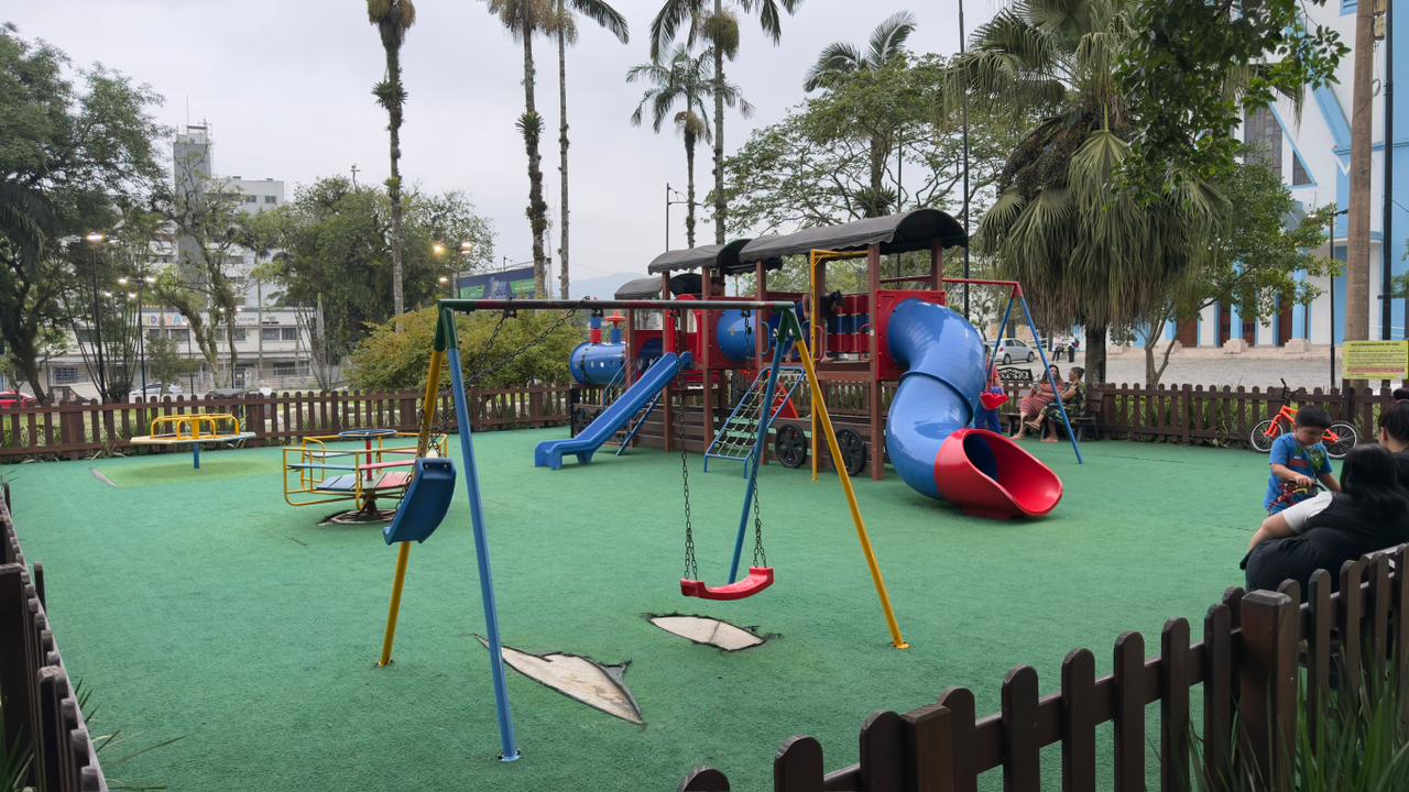 Dener Nazari solicita vistorias e presença de monitores em parques infantis