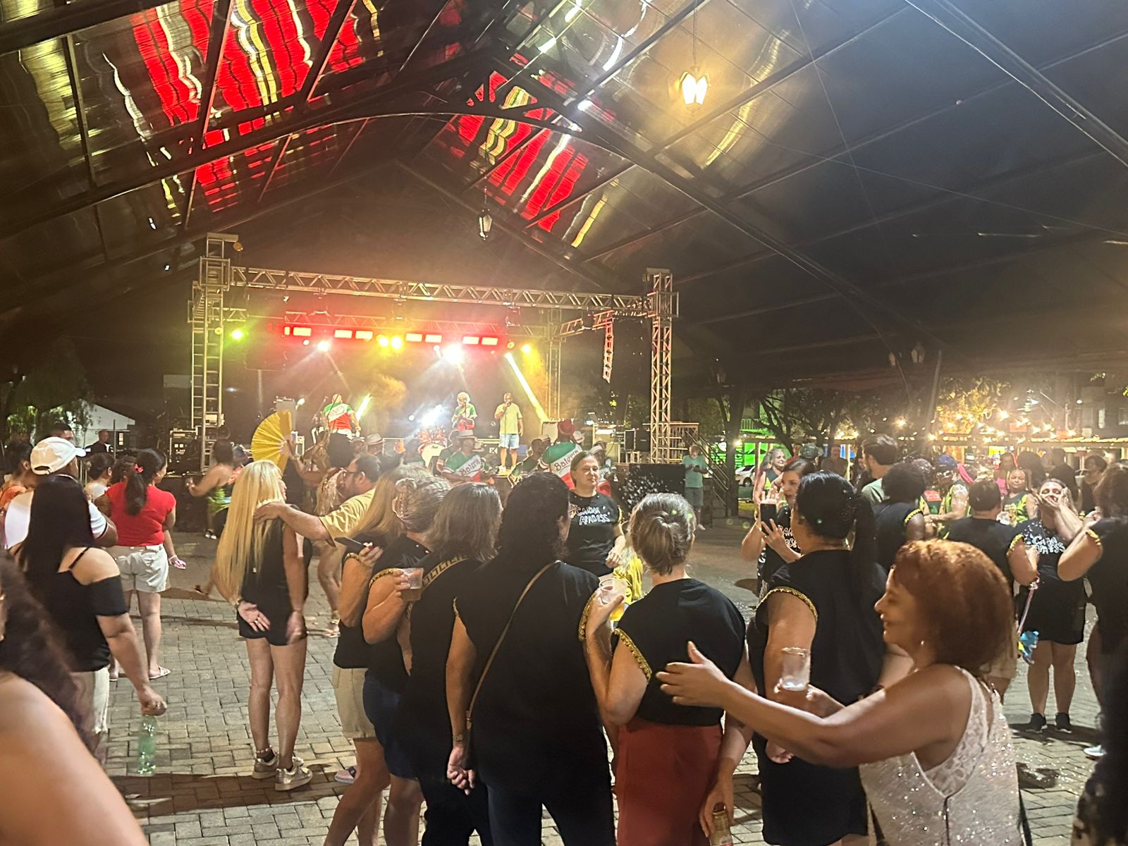 Primeiro dia de Carnaval agita público em Siderópolis