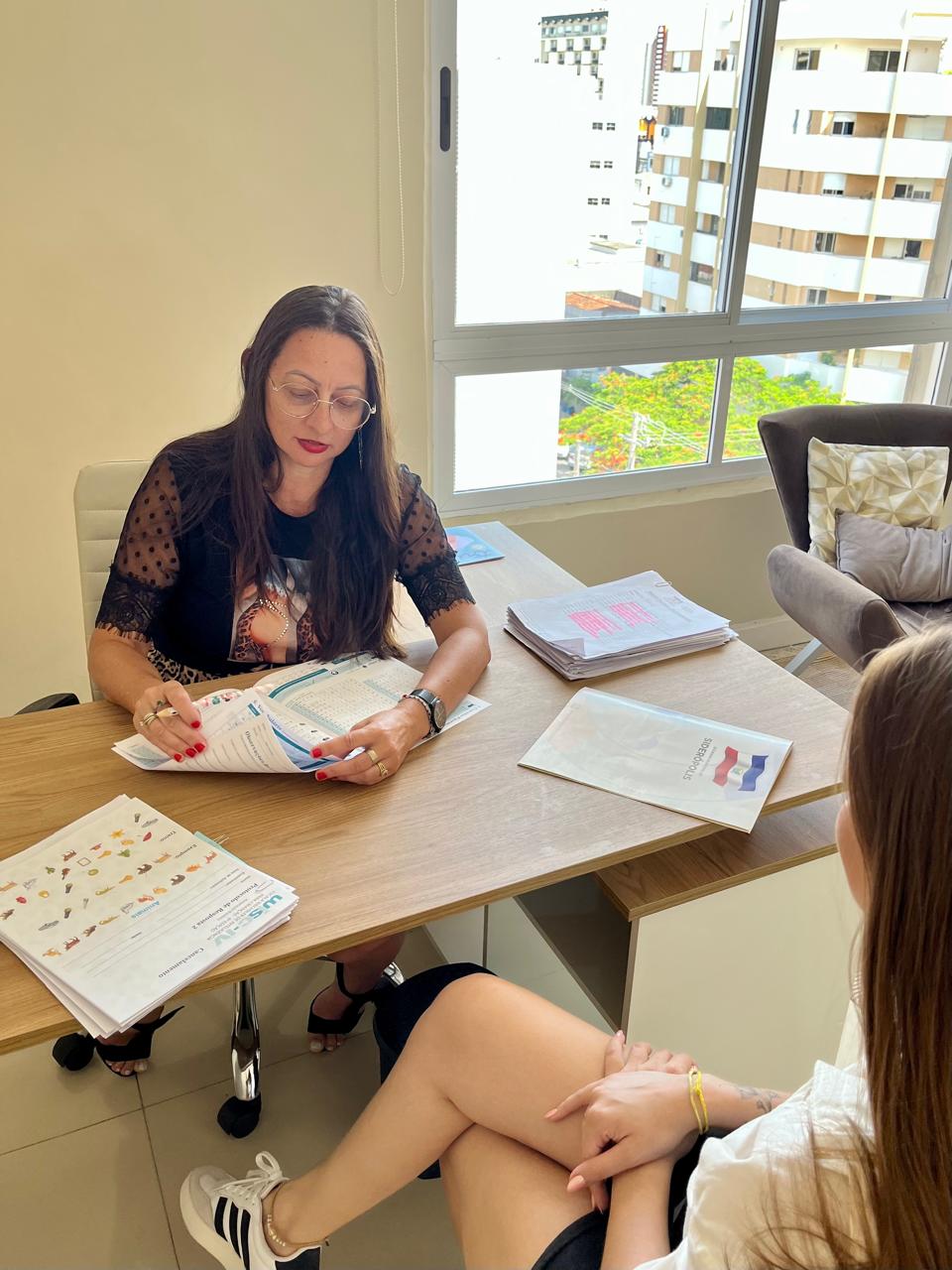 Siderópolis amplia atendimento educacional com neuropsicóloga 